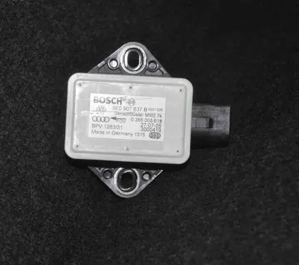 Audi A4 S4 B7 8E 8H Acceleration sensor 