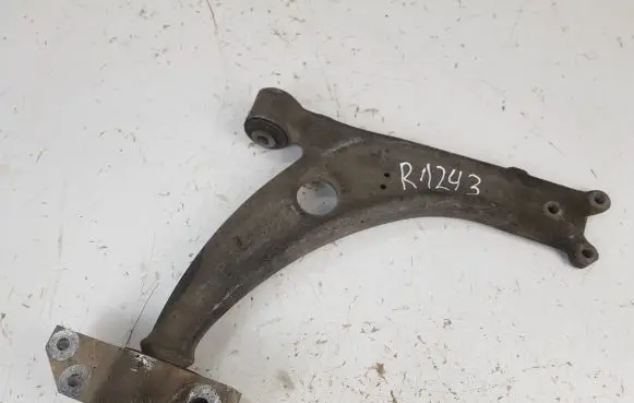 Volkswagen PASSAT B6 Front lower control arm/wishbone 3C0407153B