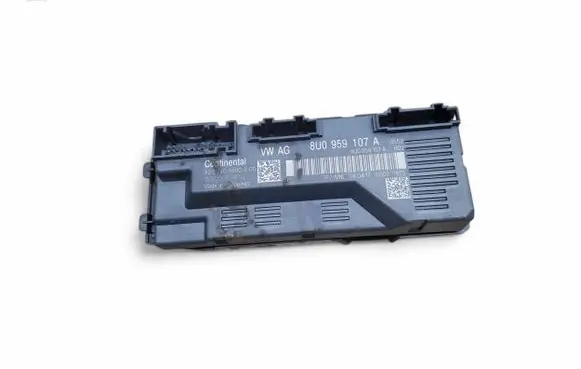 Audi Q3 8U Tailgate/trunk control unit/module 8U0959107A
