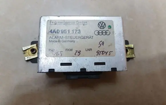 Audi A6 S6 C4 4A Alarm control unit/module 4A0951173