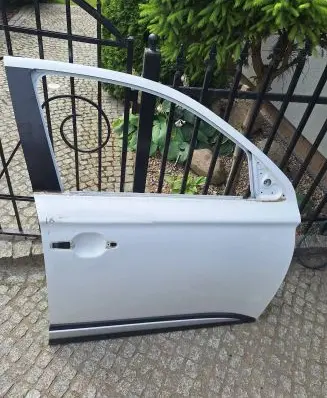 Mitsubishi Outlander Front door