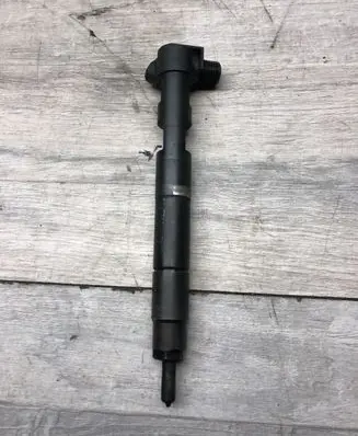 Mercedes-Benz C W204 Fuel injector A6510704987 28362997 1215603