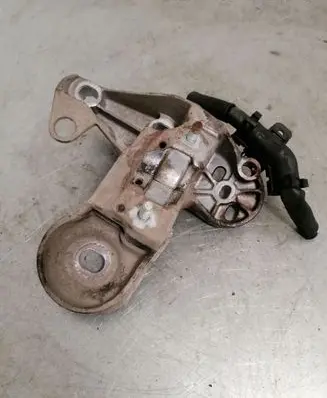 Audi A4 S4 B6 8E 8H Engine mounting bracket 8E0199352F