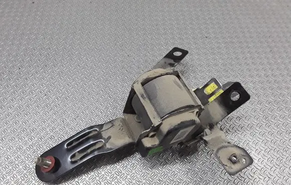 Hyundai Tucson JM Middle seatbelt (rear) 