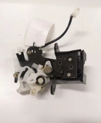 Mazda 3 I Tailgate window lock/catch/latch 
