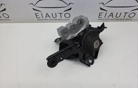 Engine mount bracket