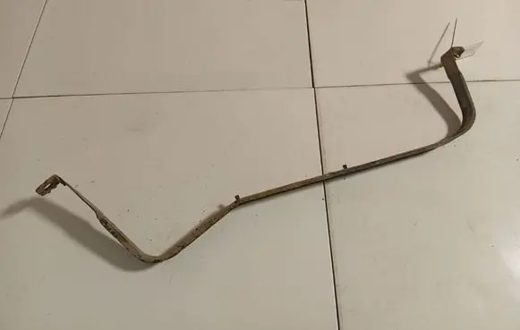 Mazda 3 I Fuel tank mounting bracket 