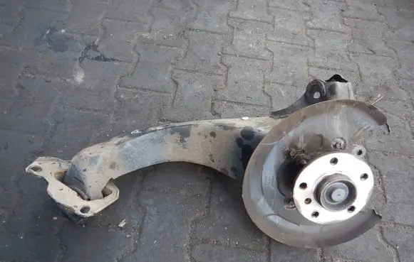 BMW 2 F45 Rear wheel hub spindle/knuckle PRAWY