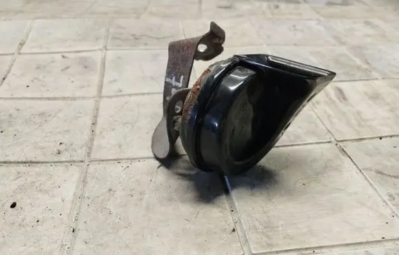 Skoda Octavia Mk2 (1Z) Horn signal 001157 703881157