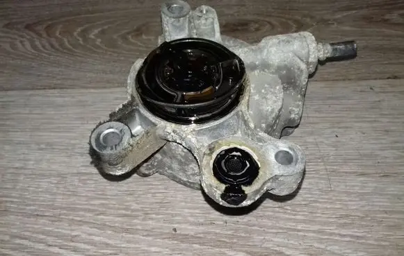 Volvo V50 Vacuum pump 01651C2
