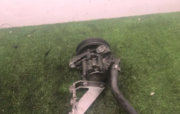 BMW 5 E60 E61 Power steering pump LH9101036 32427539015