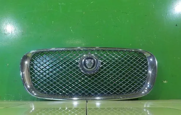 Jaguar XF X250 Front bumper upper radiator grill 8X238A100AE