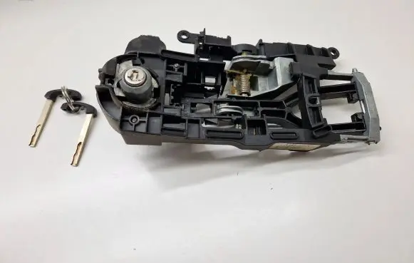BMW 5 F10 F11 Front door lock (next to the handle) 7207451