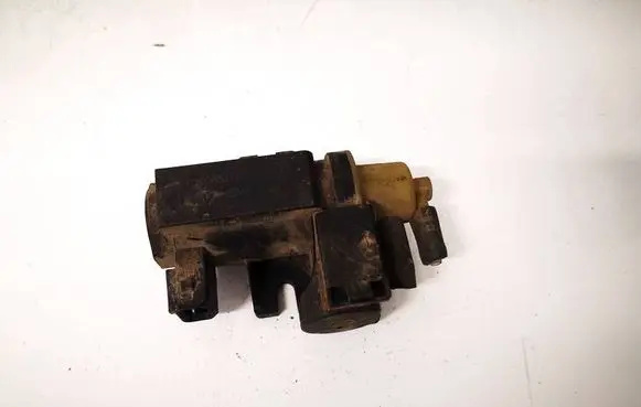 Opel Astra J Turbo solenoid valve 8981056561