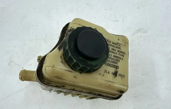 Volkswagen Touareg II Power steering fluid tank/reservoir 7L6422371E