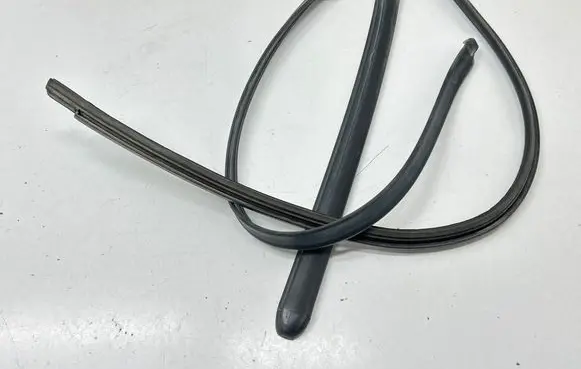 Mercedes-Benz Vito Viano W639 Sliding door rubber seal A63972104