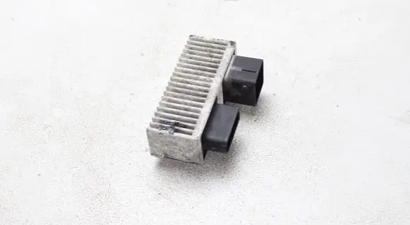Nissan X-Trail T32 Glow plug pre-heat relay 271206395R