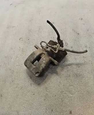 Volkswagen PASSAT B6 Rear brake caliper