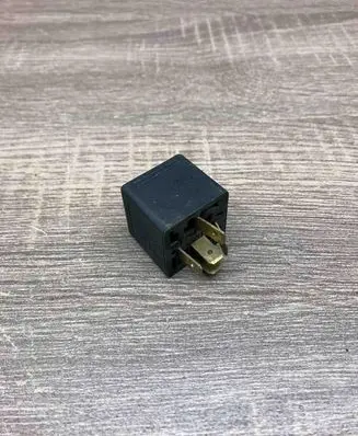 Opel Vectra B Other relay 0332209151