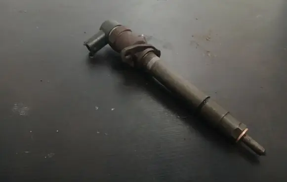 Volvo XC90 Fuel injector 8658351
