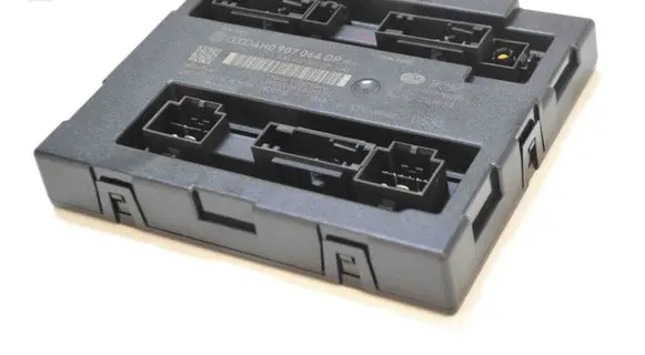 Audi A7 S7 4G Central body control module 4H0907064