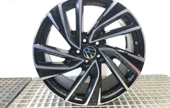 Volkswagen Arteon R17 alloy rim 