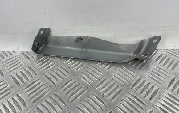 Nissan X-Trail T32 Fender mounting bracket