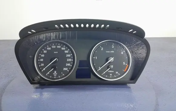 Speedometer (instrument cluster)