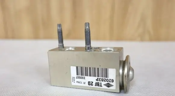 Mercedes-Benz SLK R172 Air conditioning (A/C) expansion valve 1728350072 A1728350072