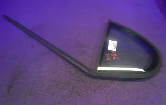 Seat Leon (1M) Front door window glass four-door