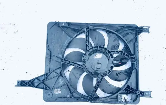 Nissan Qashqai+2 Radiator cooling fan shroud 5393199