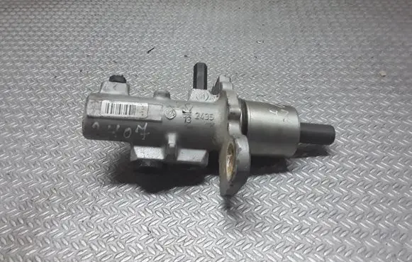 Audi A6 S6 C5 4B Master brake cylinder