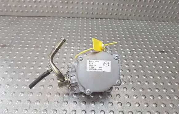 Mazda 6 Vacuum pump SHY1-18G00
