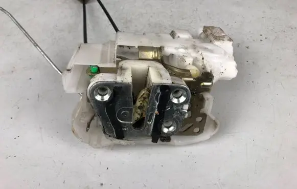 Subaru Legacy Front door lock 61031AG032 61039AG010