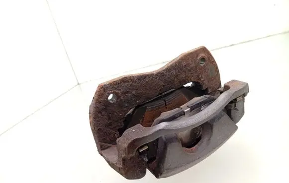 Toyota Auris E180 Front brake caliper 