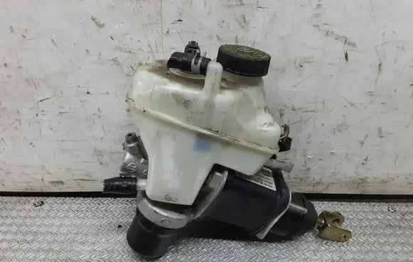 Mercedes-Benz E W211 Master brake cylinder 0204024105