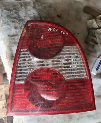 Volkswagen PASSAT B5.5 Rear/tail lights 28409014
