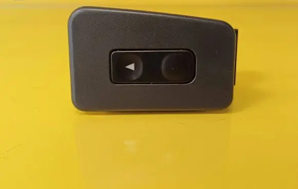 KIA Sephia Electric window control switch 931213