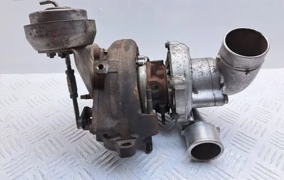 Toyota Avensis T250 Turbo 172010R020 WO6002223 0604050237