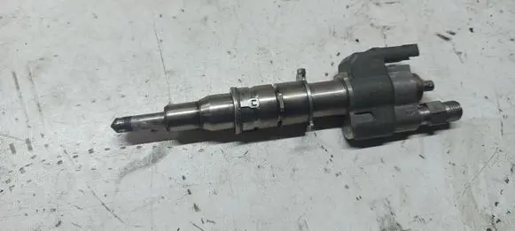 BMW 3 E90 E91 Fuel injector 7589048