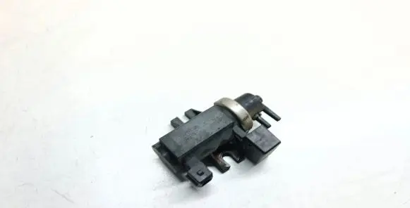 BMW 5 E39 Turbo solenoid valve 2247906