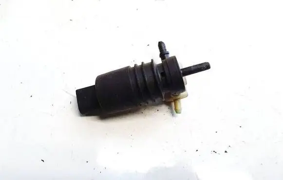 Volkswagen PASSAT B6 Windscreen/windshield washer pump