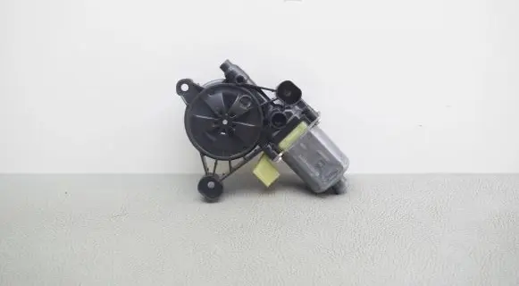 Volkswagen Touran III Front door window regulator motor 5Q0959802C