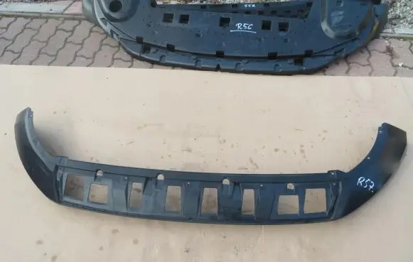 Front bumper lip