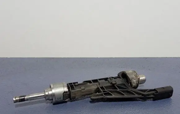 BMW M3 Fuel injector 8671991