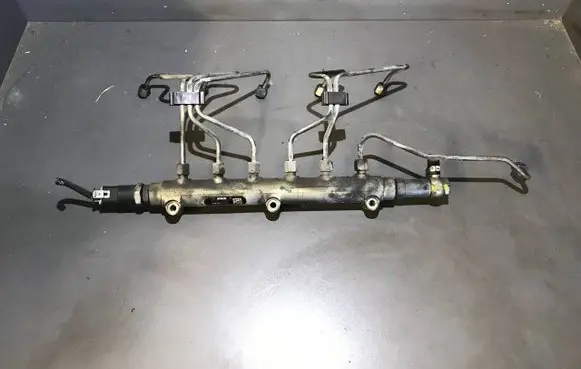 Volvo V70 Fuel main line pipe 8658252 003372 0445215010