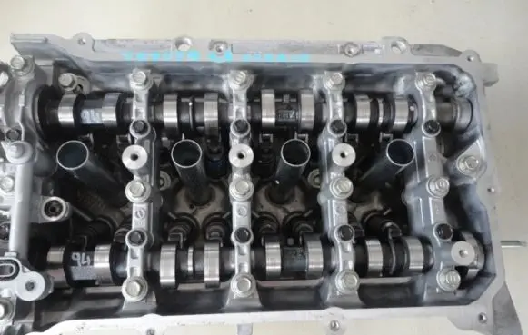Toyota C-HR I Engine head 2ZR