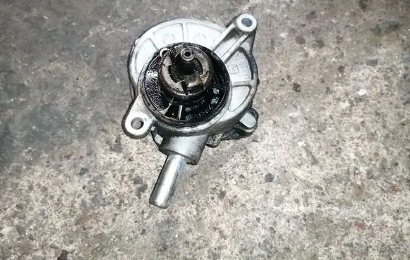 Mercedes-Benz CLC CL203 Vacuum pump