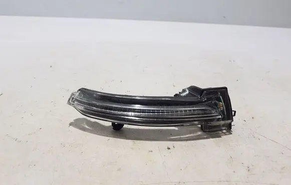 Renault Captur II Mirror indicator light 963060543R