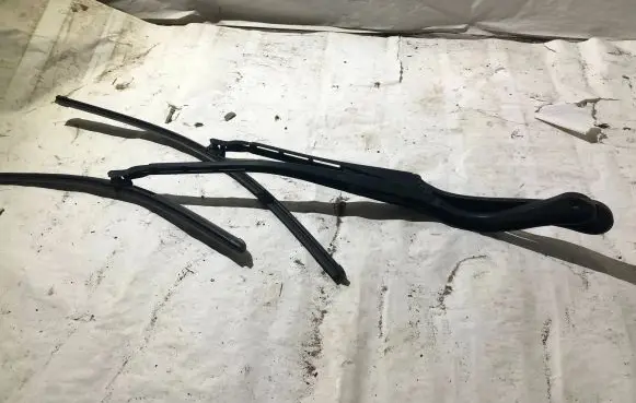 BMW 3 E90 E91 Front wiper blade arm